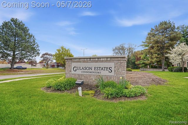 42626 Christina Drive, Sterling Heights, MI 48313