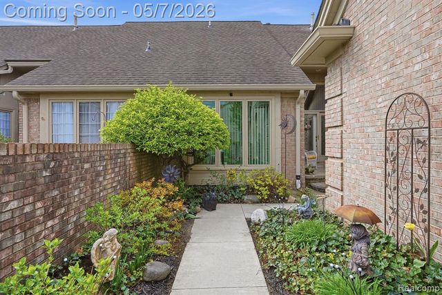 42626 Christina Drive, Sterling Heights, MI 48313
