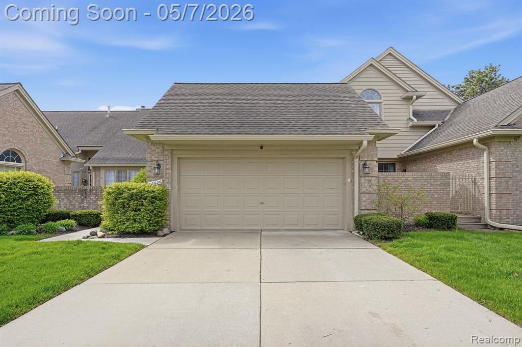 42626 Christina Drive, Sterling Heights, MI 48313