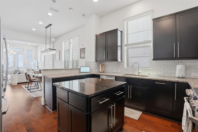 2106 Radcliffe Street, Houston, TX 77007