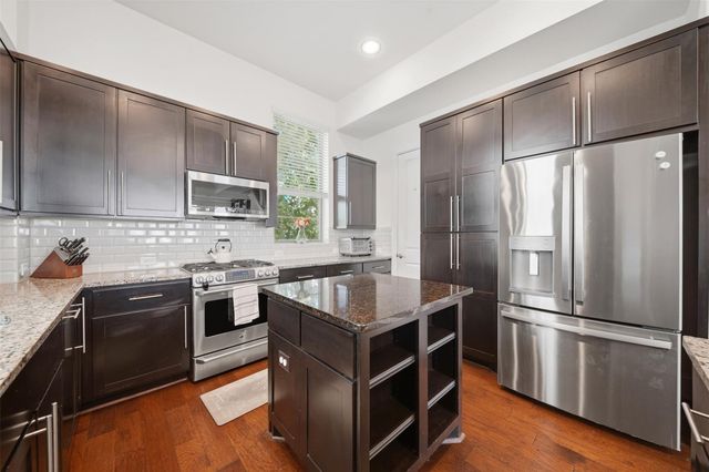 2106 Radcliffe Street, Houston, TX 77007