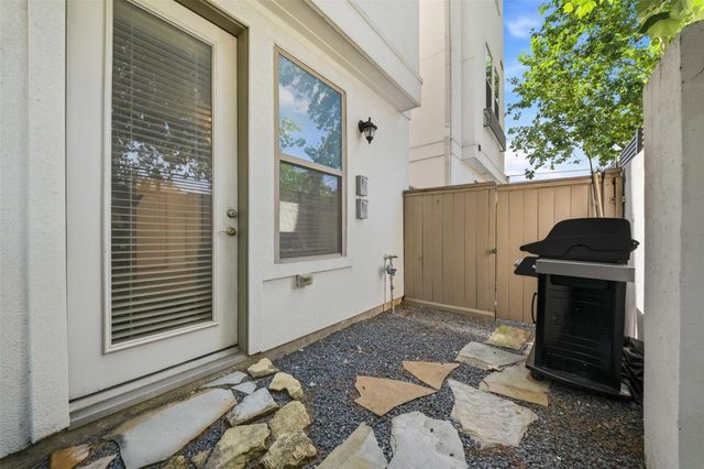 2106 Radcliffe Street, Houston, TX 77007