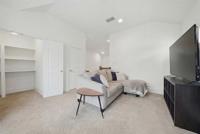 2106 Radcliffe Street, Houston, TX 77007