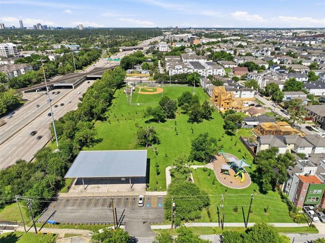 2106 Radcliffe Street, Houston, TX 77007