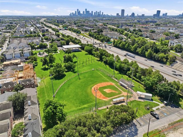 2106 Radcliffe Street, Houston, TX 77007