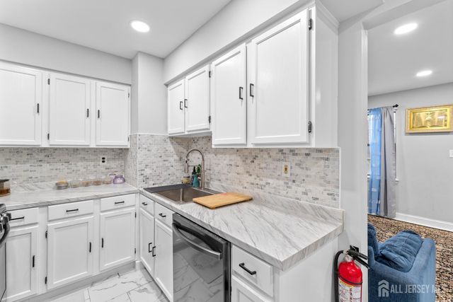 292 Pershing Avenue, Carteret, NJ 07008