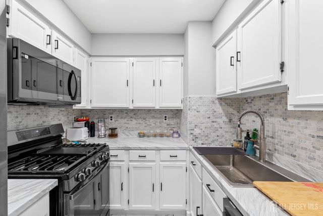 292 Pershing Avenue, Carteret, NJ 07008