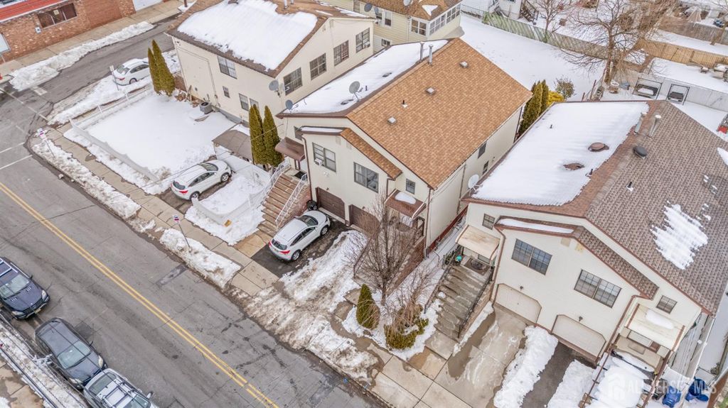 292 Pershing Avenue, Carteret, NJ 07008