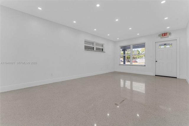 5820 Sheridan St, Hollywood, FL 33021