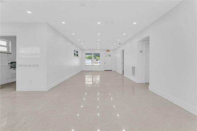 5820 Sheridan St, Hollywood, FL 33021