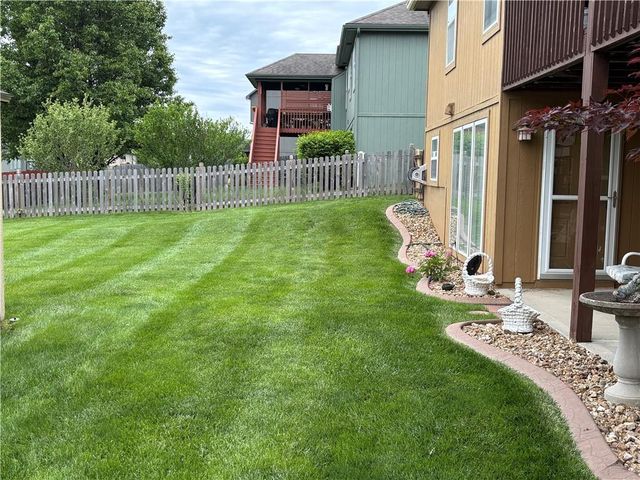1207 NW Walnut Court, Grain Valley, MO 64029