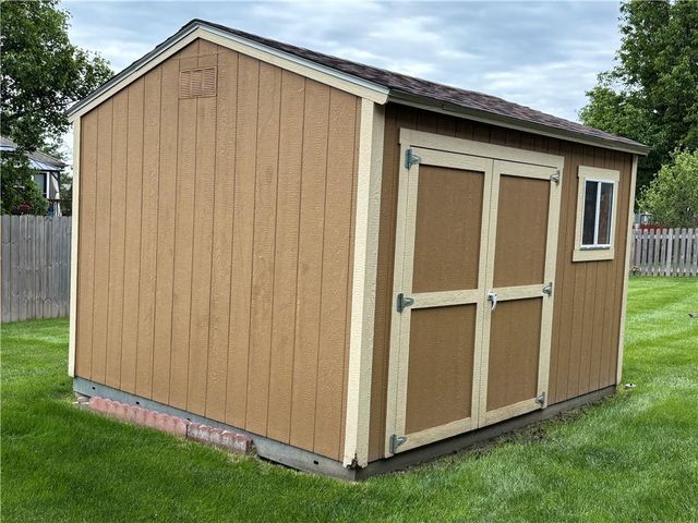 1207 NW Walnut Court, Grain Valley, MO 64029