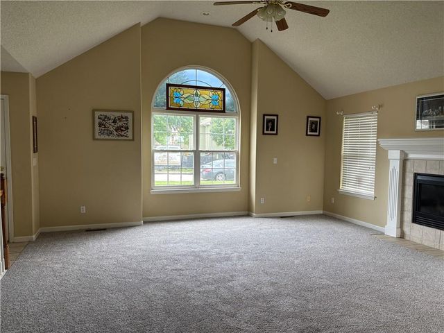 1207 NW Walnut Court, Grain Valley, MO 64029