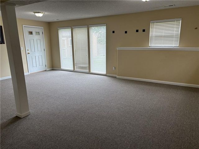 1207 NW Walnut Court, Grain Valley, MO 64029