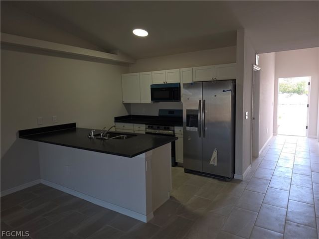 739 SW 9th ST, Cape Coral, FL 33991