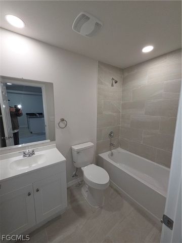 739 SW 9th ST, Cape Coral, FL 33991