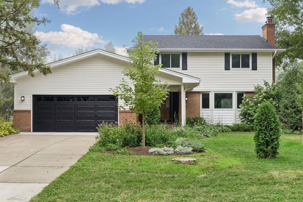 1460 Trollhagen Drive, Fridley, MN 55421 — exterior