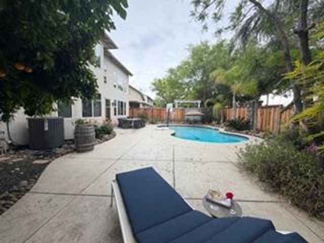 6625 Heather Falls St, Roseville, CA 95678