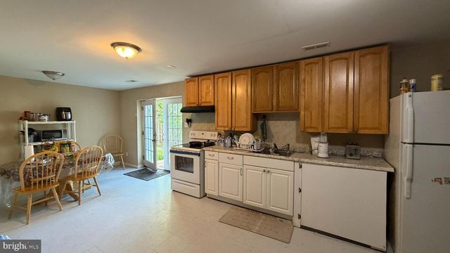 3333 PICKWICK LN, Woodbridge, VA 22192