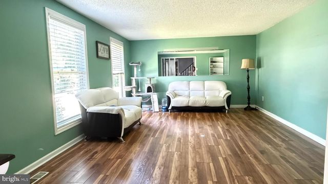 3333 PICKWICK LN, Woodbridge, VA 22192