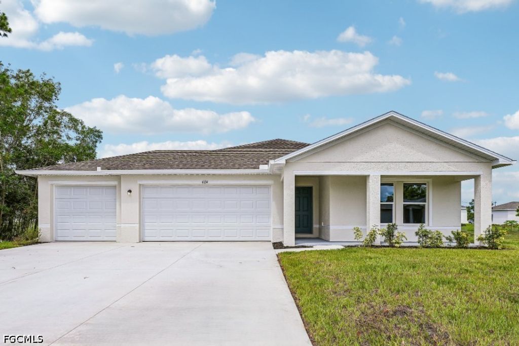 Image 5 of property listing at 711 NE 23RD TER, Cape Coral, FL 33991