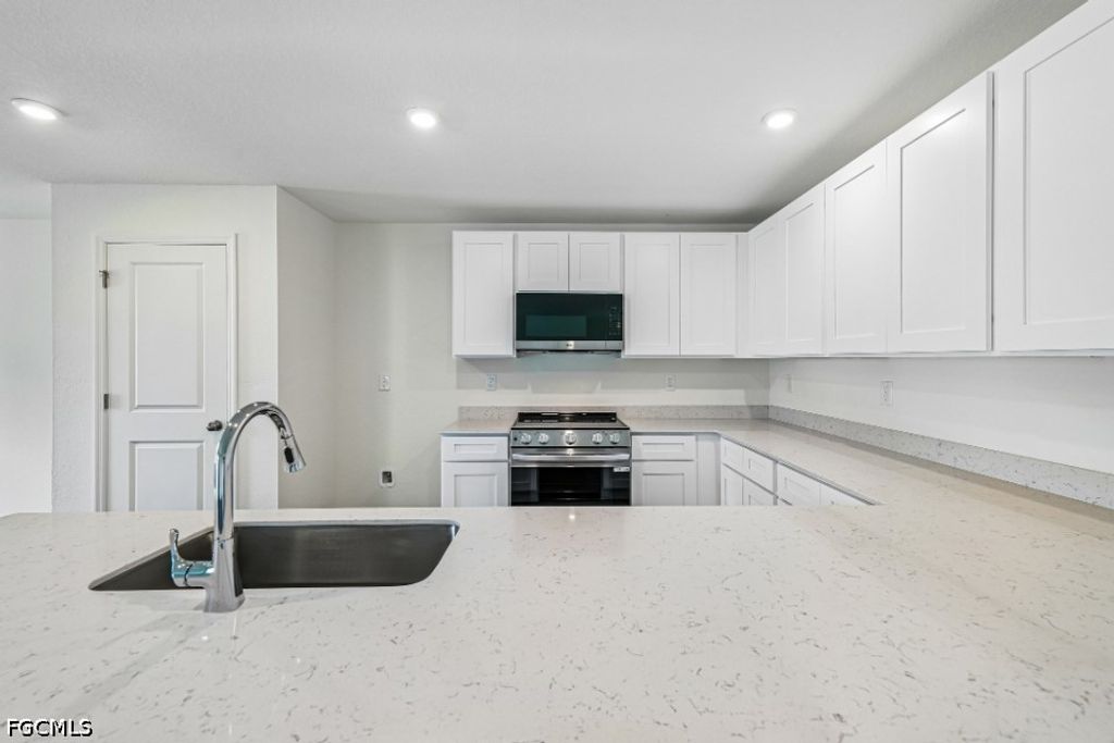 Image 6 of property listing at 711 NE 23RD TER, Cape Coral, FL 33991