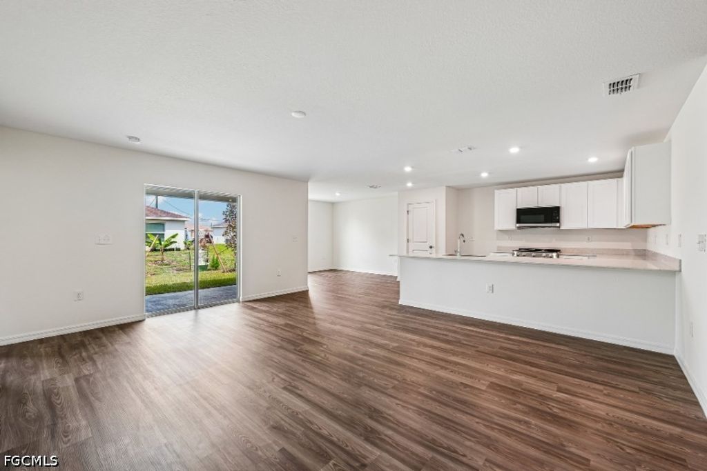 Image 8 of property listing at 711 NE 23RD TER, Cape Coral, FL 33991