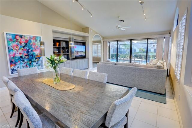 66 Water Oaks WAY # D66, Naples, FL 34105