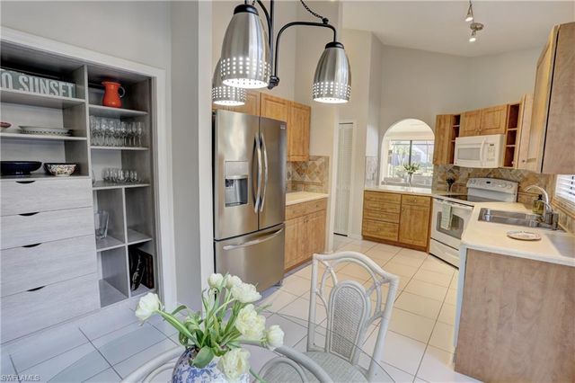 66 Water Oaks WAY # D66, Naples, FL 34105