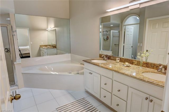 66 Water Oaks WAY # D66, Naples, FL 34105