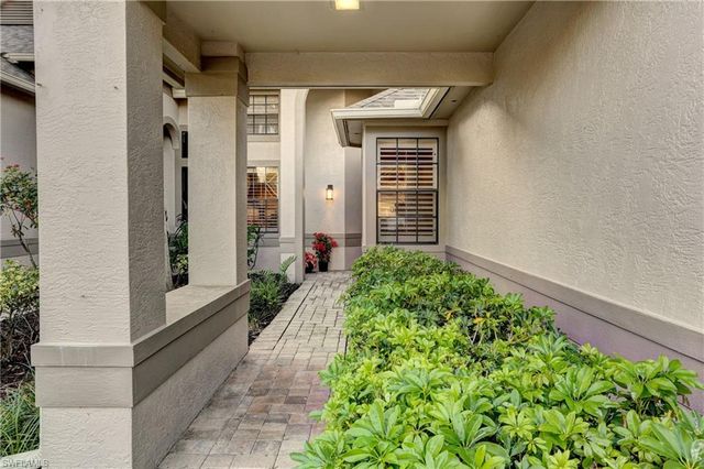 66 Water Oaks WAY # D66, Naples, FL 34105