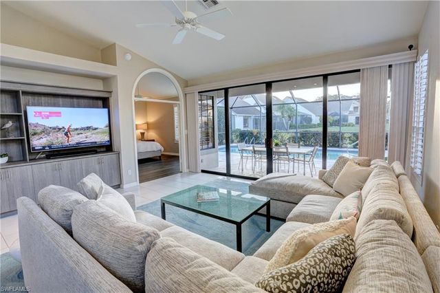 66 Water Oaks WAY # D66, Naples, FL 34105