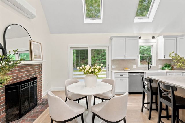 21 Old Barn Rd, Plymouth, MA 02360