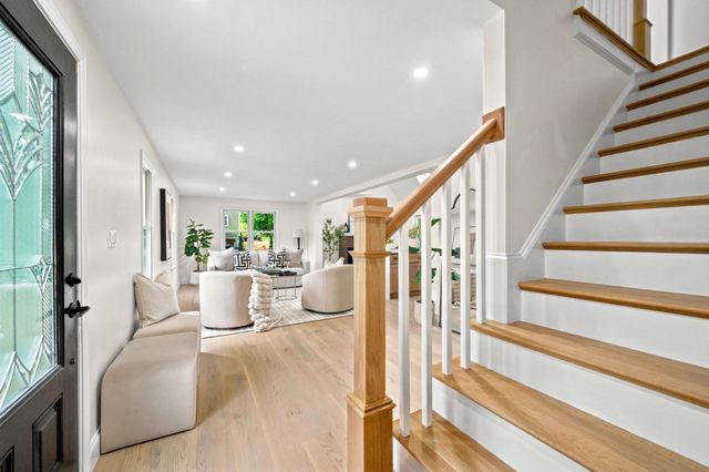 21 Old Barn Rd, Plymouth, MA 02360