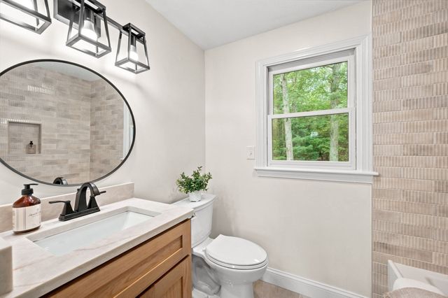 21 Old Barn Rd, Plymouth, MA 02360