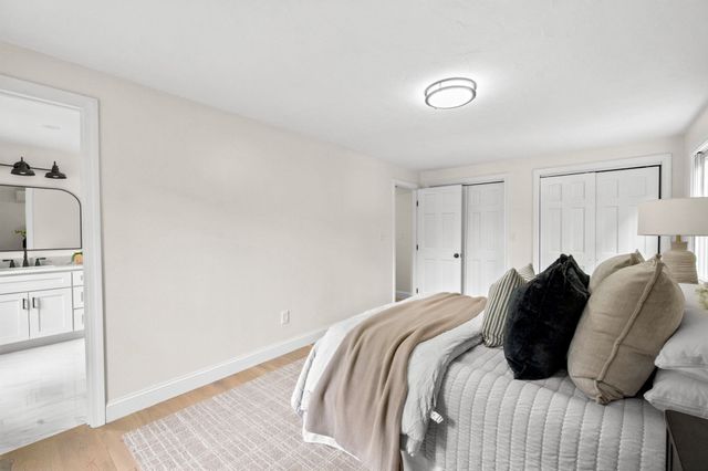 21 Old Barn Rd, Plymouth, MA 02360