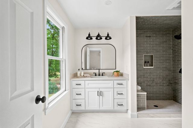 21 Old Barn Rd, Plymouth, MA 02360