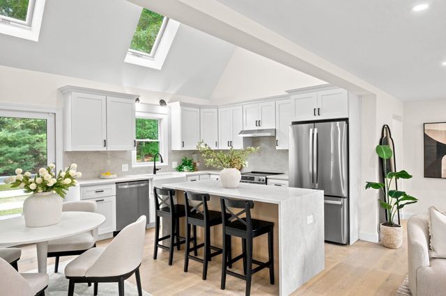 21 Old Barn Rd, Plymouth, MA 02360