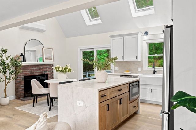 21 Old Barn Rd, Plymouth, MA 02360