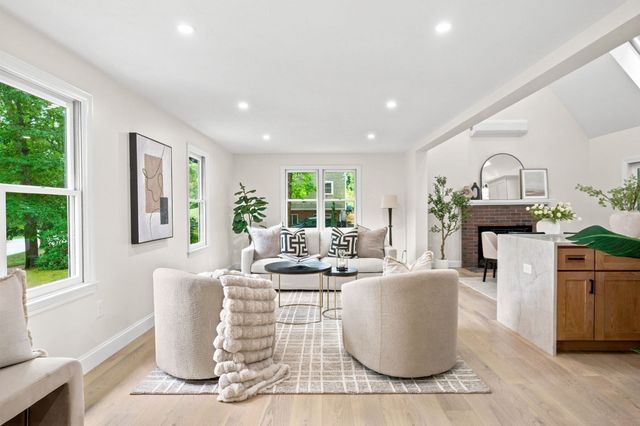 21 Old Barn Rd, Plymouth, MA 02360