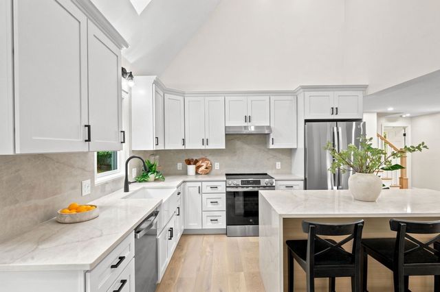 21 Old Barn Rd, Plymouth, MA 02360