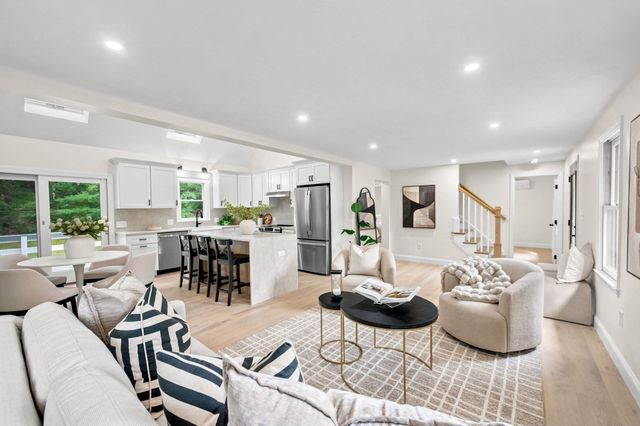 21 Old Barn Rd, Plymouth, MA 02360