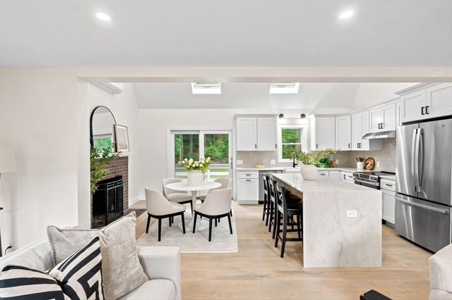 21 Old Barn Rd, Plymouth, MA 02360