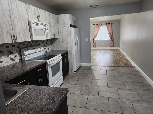13963 NE 3rd Court D2, North Miami, FL 33161