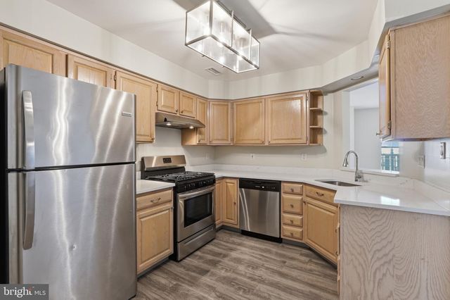 303 OSWEGO CT, Mount Laurel, NJ 08054