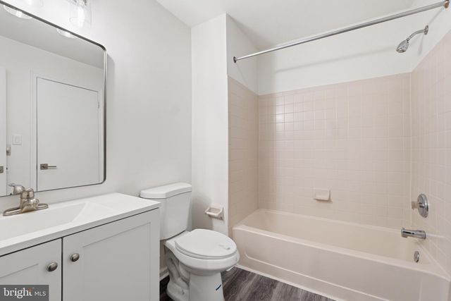 303 OSWEGO CT, Mount Laurel, NJ 08054
