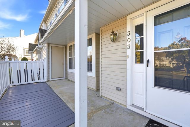 303 OSWEGO CT, Mount Laurel, NJ 08054