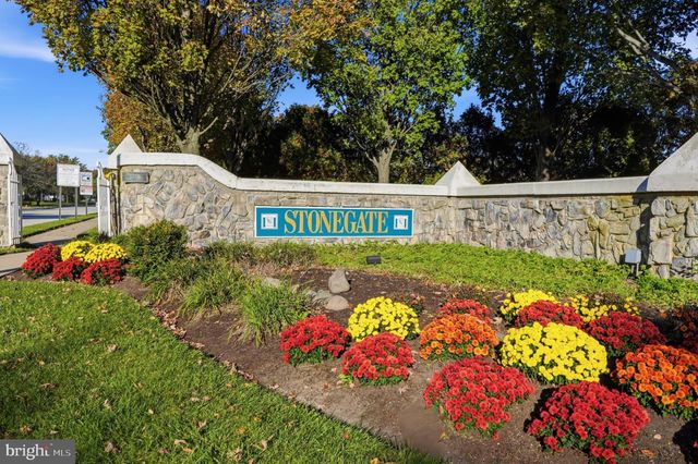 303 OSWEGO CT, Mount Laurel, NJ 08054