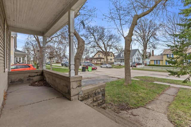 302 4th STREET, Beaver Dam, WI 53916