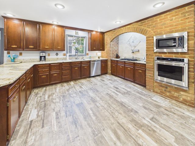 65 Derby Lane, Huntington, WV 25705